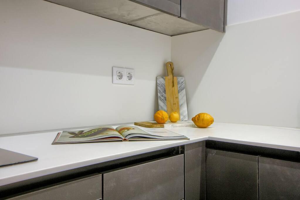 Cozy Flat In The Center Of Madrid-Comend-3-De Exterior photo